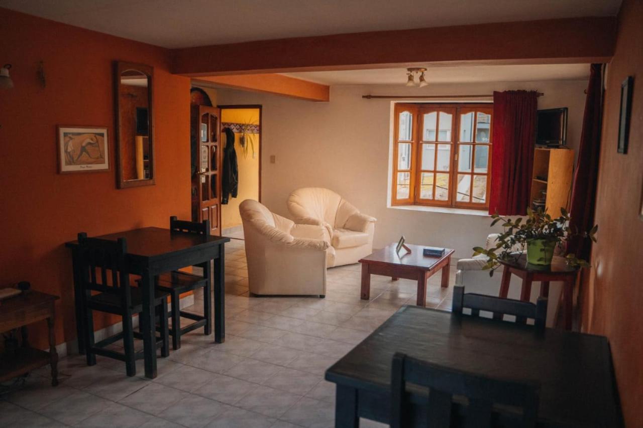 La Casa De Emma Hostel Esquel Luaran gambar